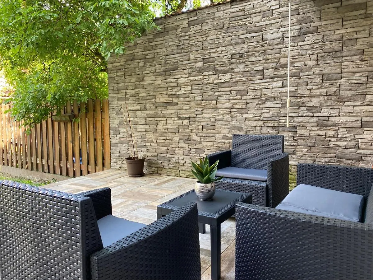 Ground Floor Park Bestern Σέγκεντ 0*,